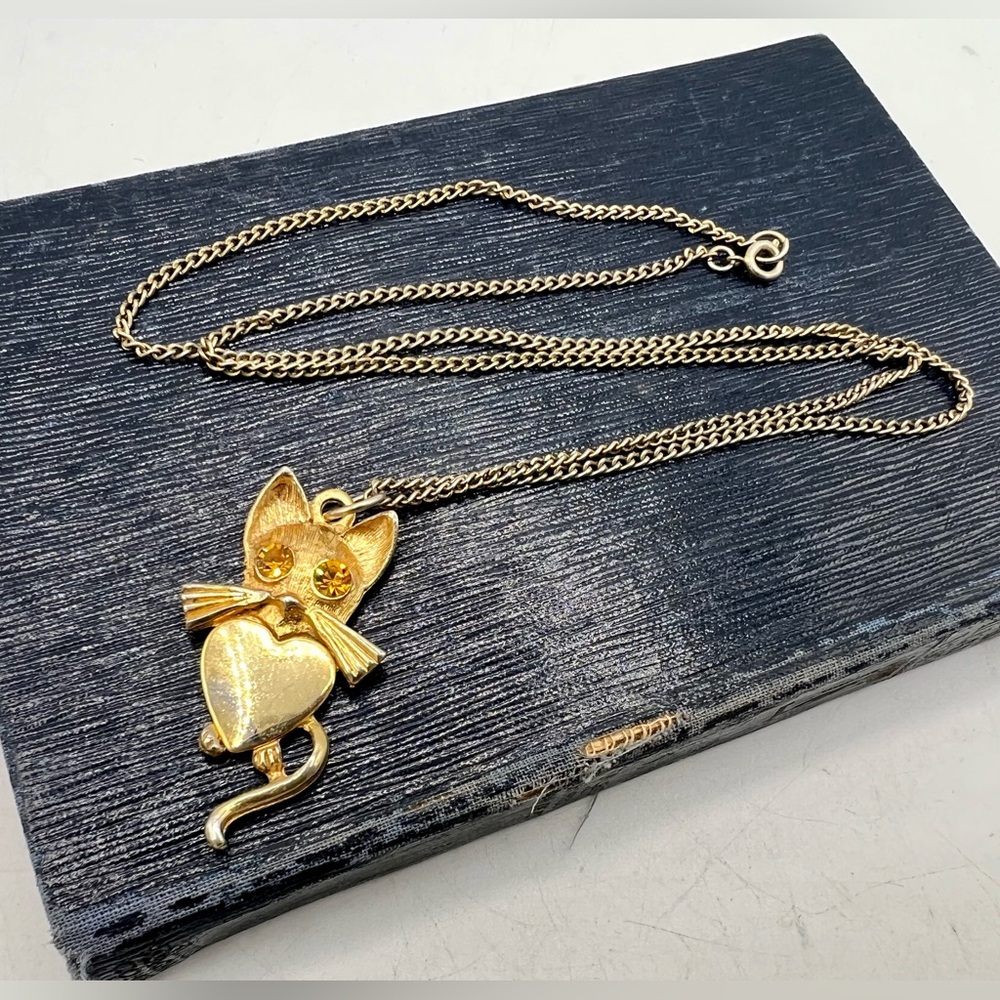 Vintage cat & heart gold tone rhinestone necklace chain 24” pre-loved kitten